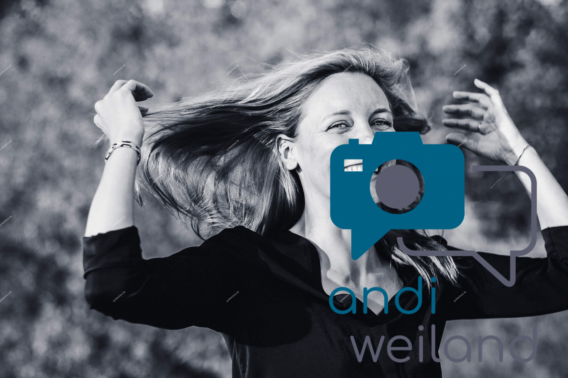 Porträtbild von Bea von Bealinerin.com Portrait von einem vollbärtigen Mann mit kurzen Haaren, der in die Kamera lächelt. Er trägt ein Shirt mit einem Fahrrad.