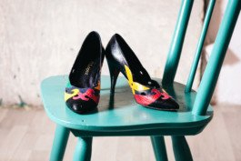 Portrait von einem vollbärtigen Mann mit kurzen Haaren, der in die Kamera lächelt. Er trägt ein Shirt mit einem Fahrrad.