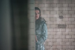 Portrait von einem vollbärtigen Mann mit kurzen Haaren, der in die Kamera lächelt. Er trägt ein Shirt mit einem Fahrrad.