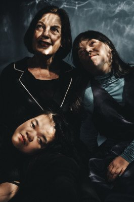  Portrait von einem vollbärtigen Mann mit kurzen Haaren, der in die Kamera lächelt. Er trägt ein Shirt mit einem Fahrrad.